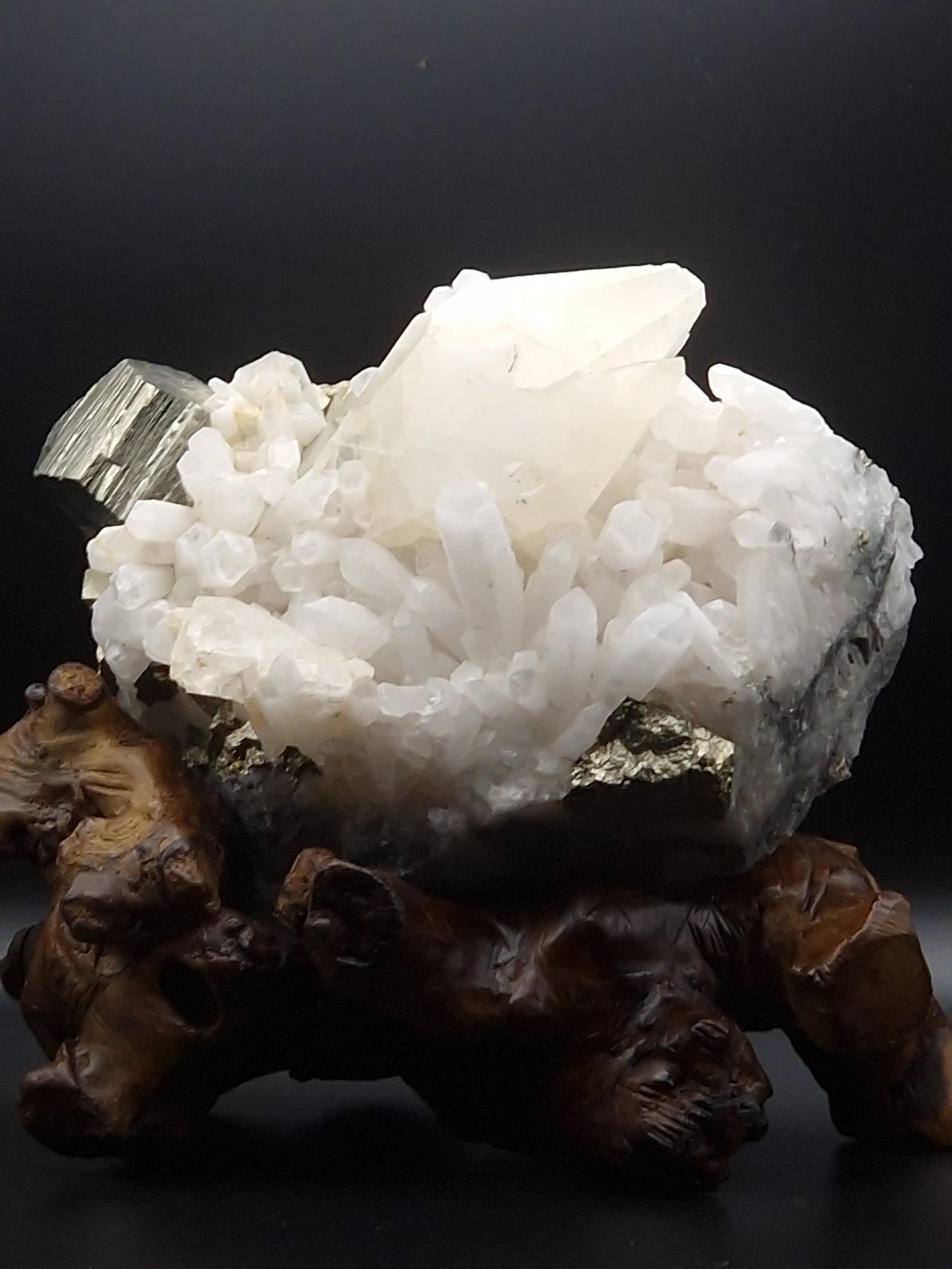 Calcite avec cube de pyrite - Mylithovox 