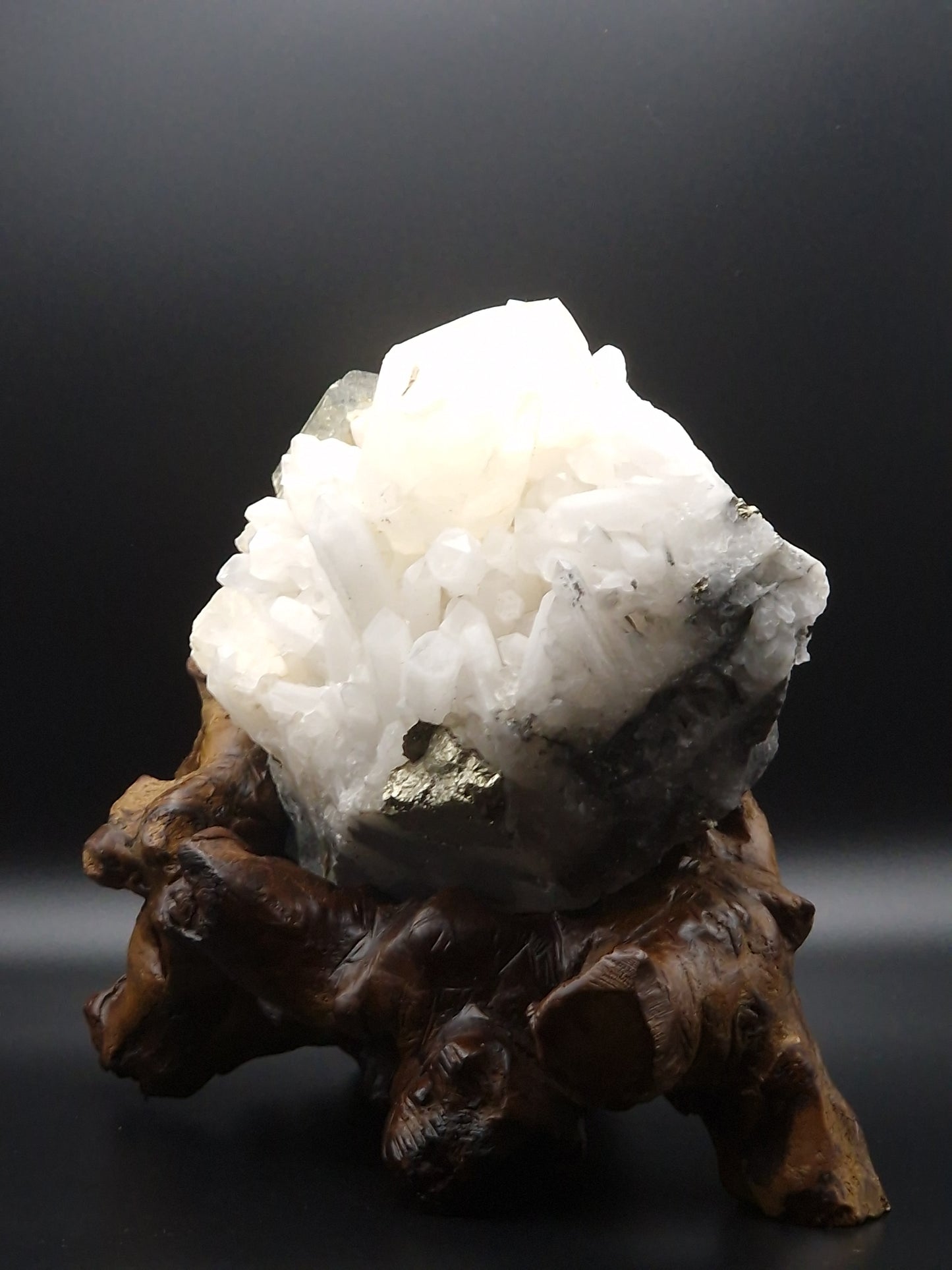 Calcite avec cube de pyrite - Mylithovox 