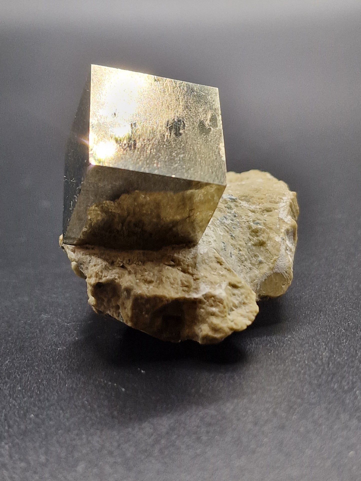 Pyrite sur matrice - Mylithovox 