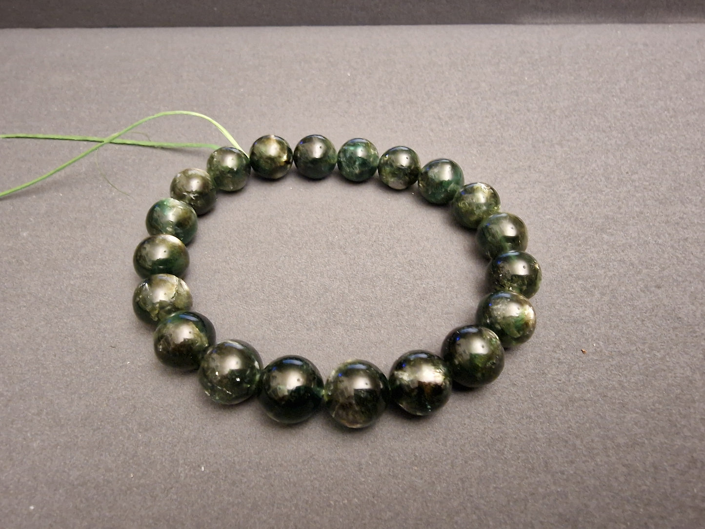 Bracelet Lepidolite verte 10mm, pièce exceptionnelle - Mylithovox 