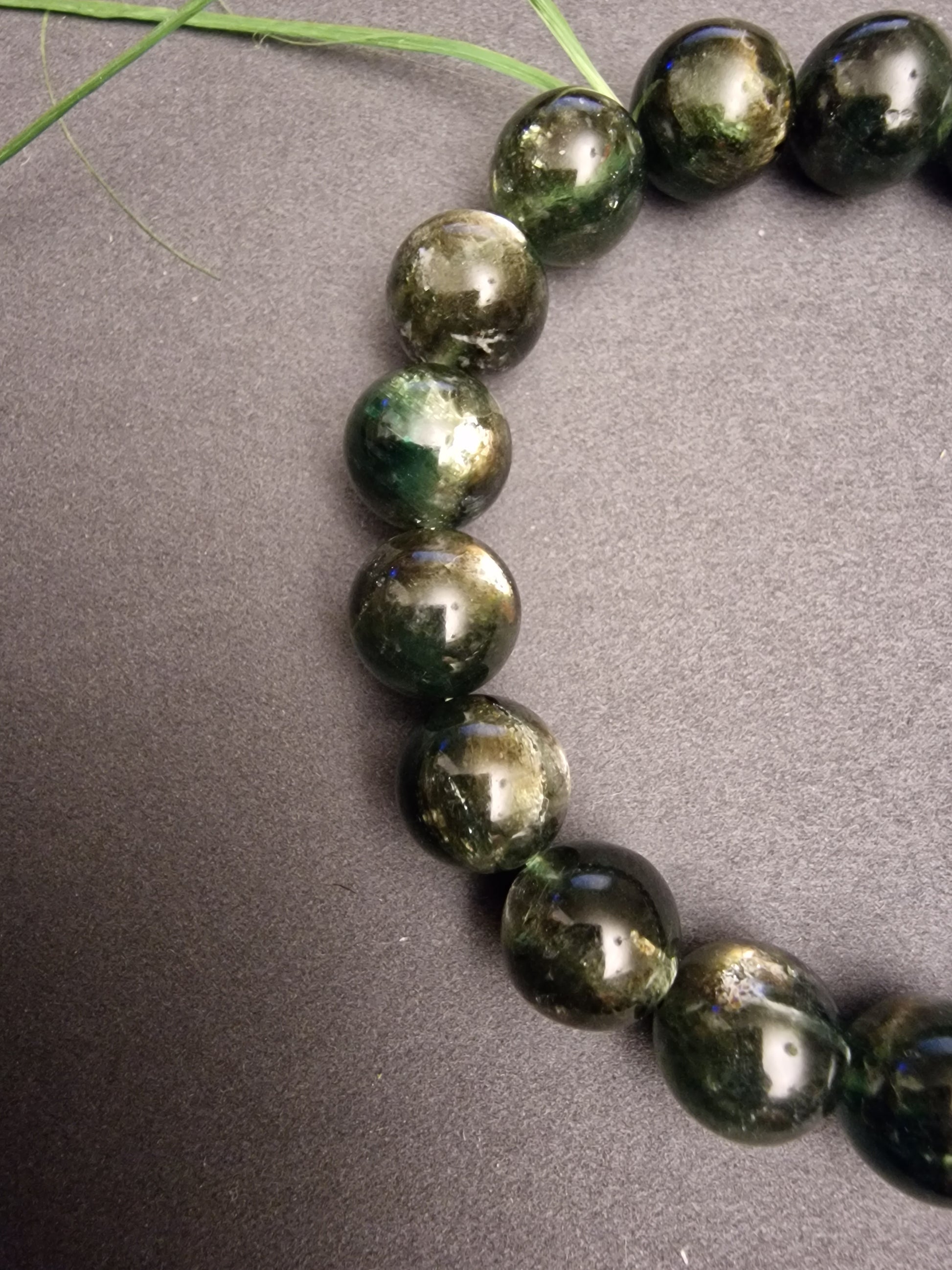 Bracelet Lepidolite verte 10mm, pièce exceptionnelle - Mylithovox 